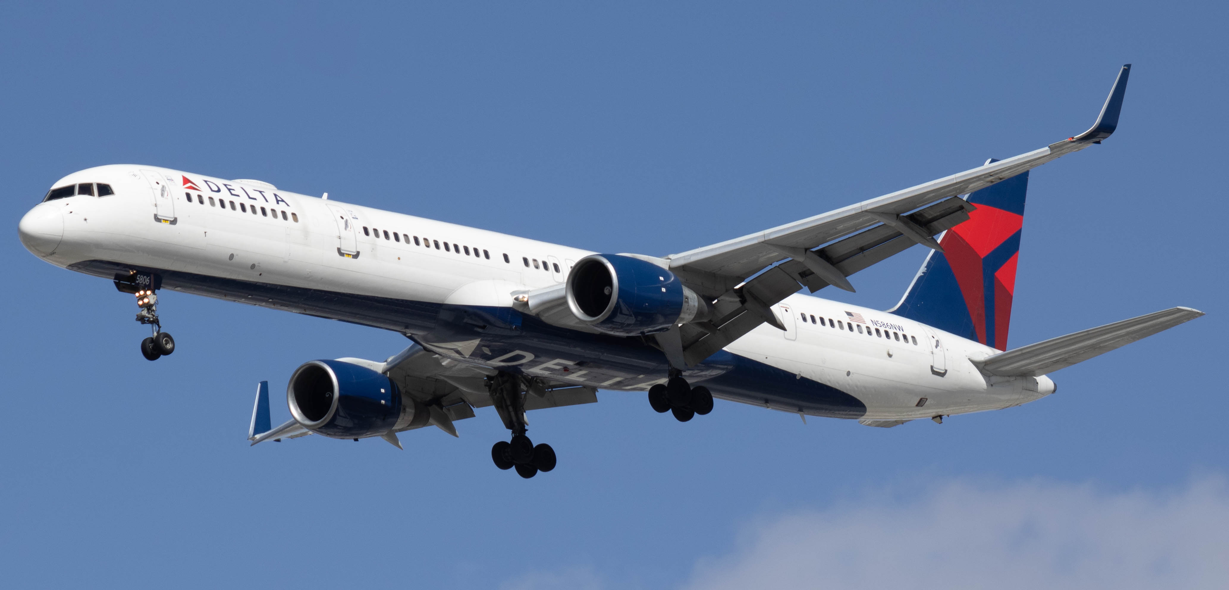 Full size: Delta Airlines Boeing 757-300 N586NW at Harry Reid International Airport