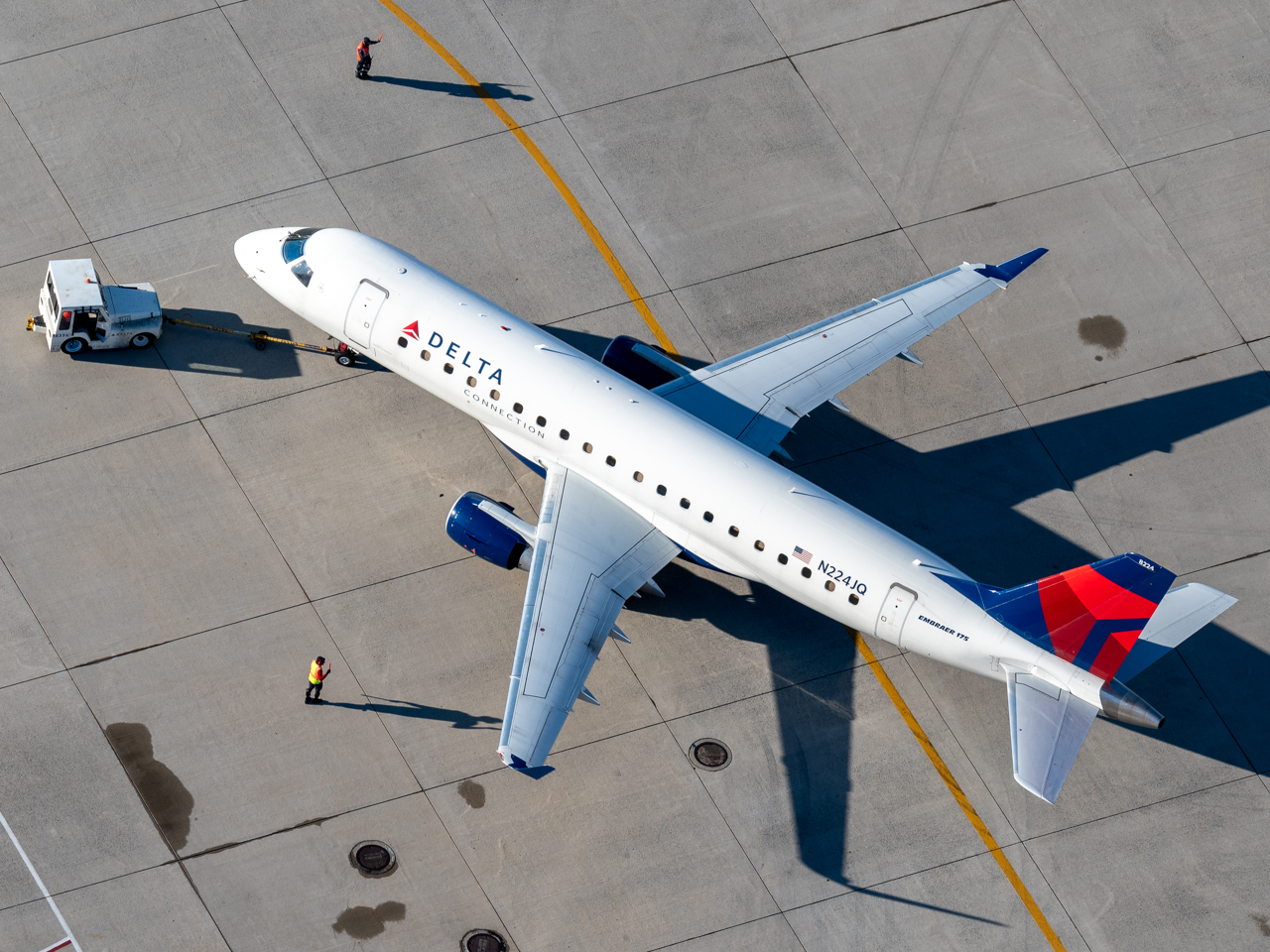Full size: Delta Connection Embraer E175 N224JQ at General Edward Lawrence Logan International Airport