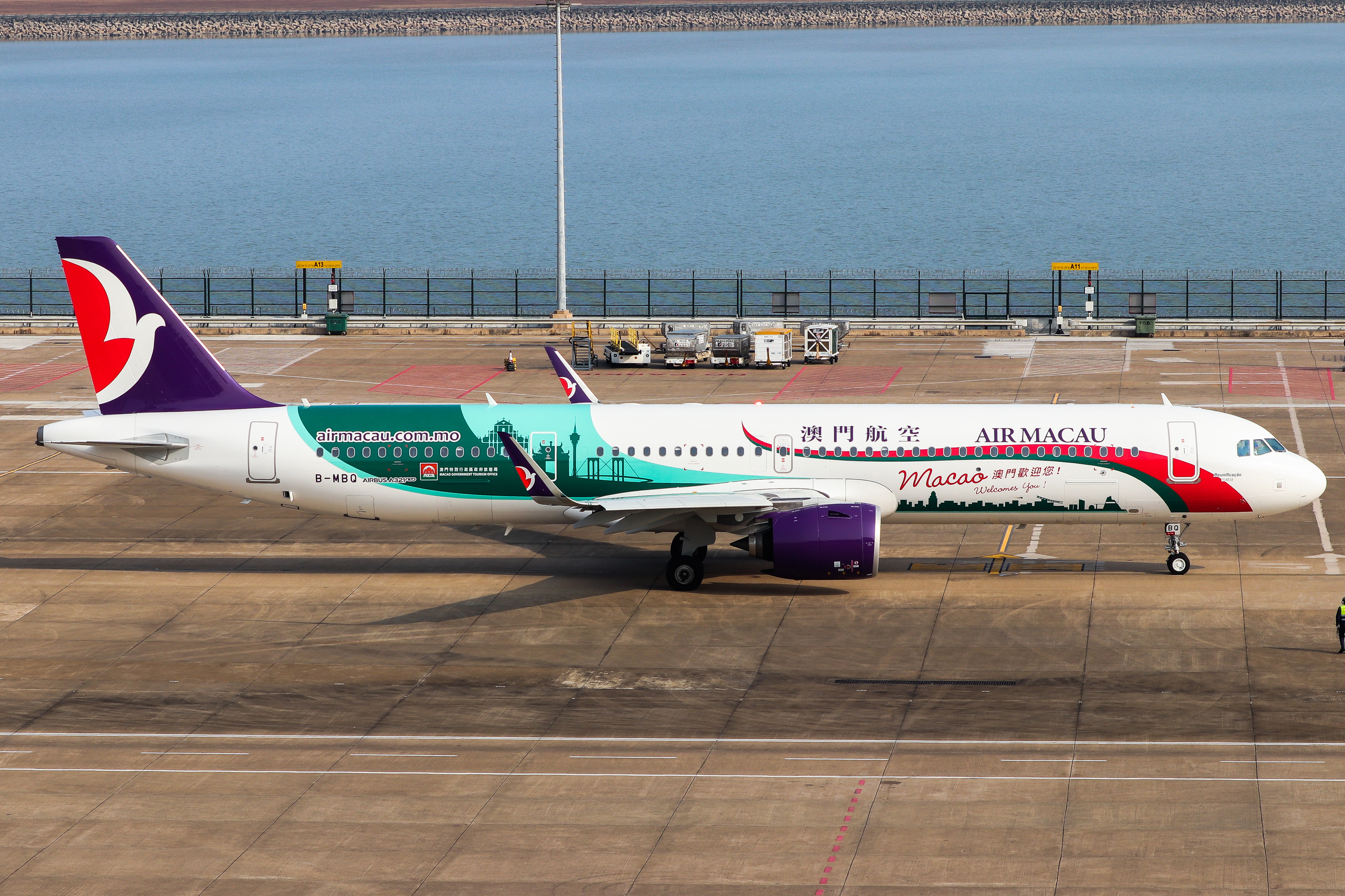 Full size: Air Macau Airbus A321NEO B-MBQ at Macau International Airport
