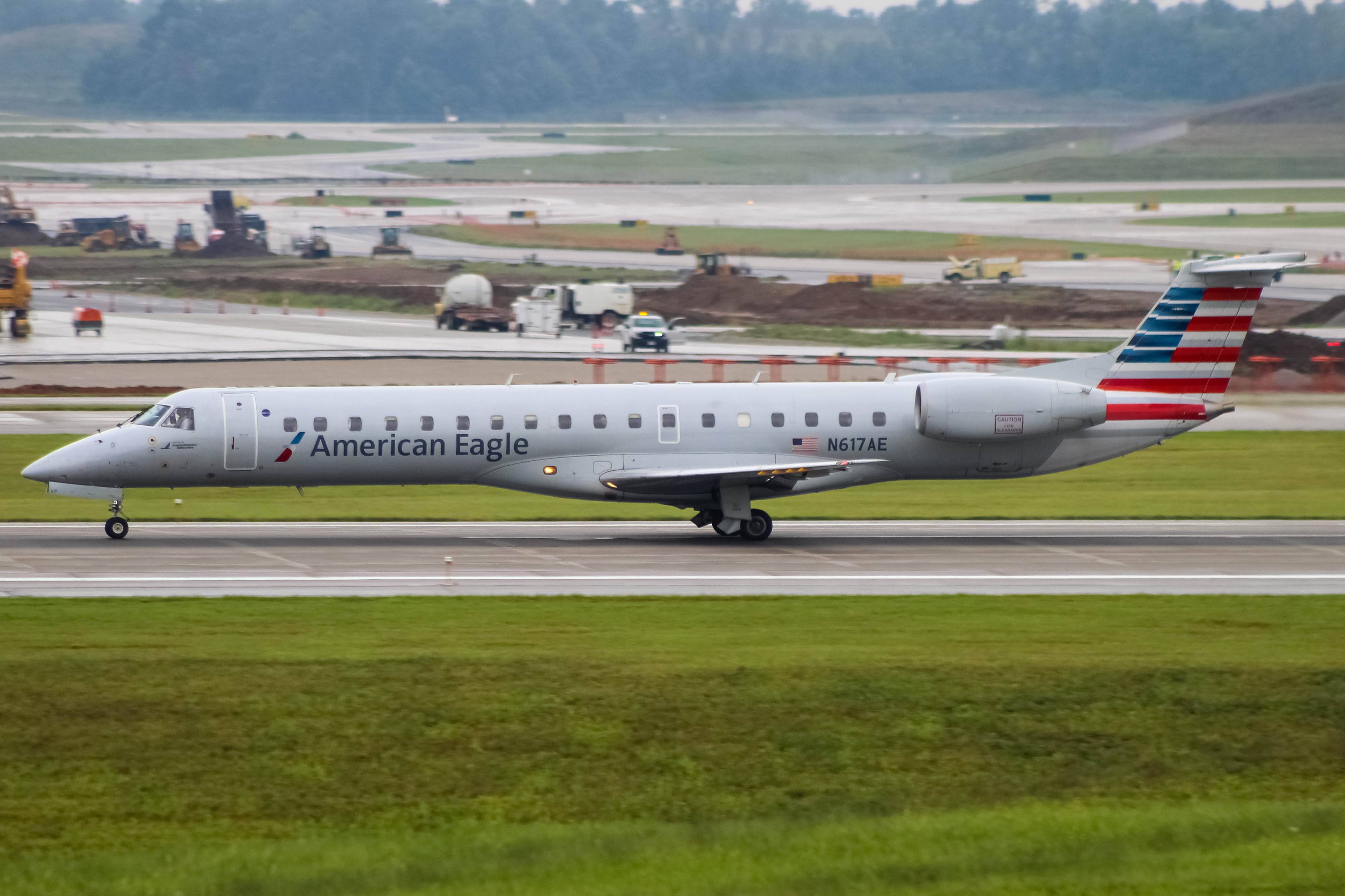 Full size: American Eagle Embraer ERJ145 N617AE at Cincinnati/Northern Kentucky International Airport