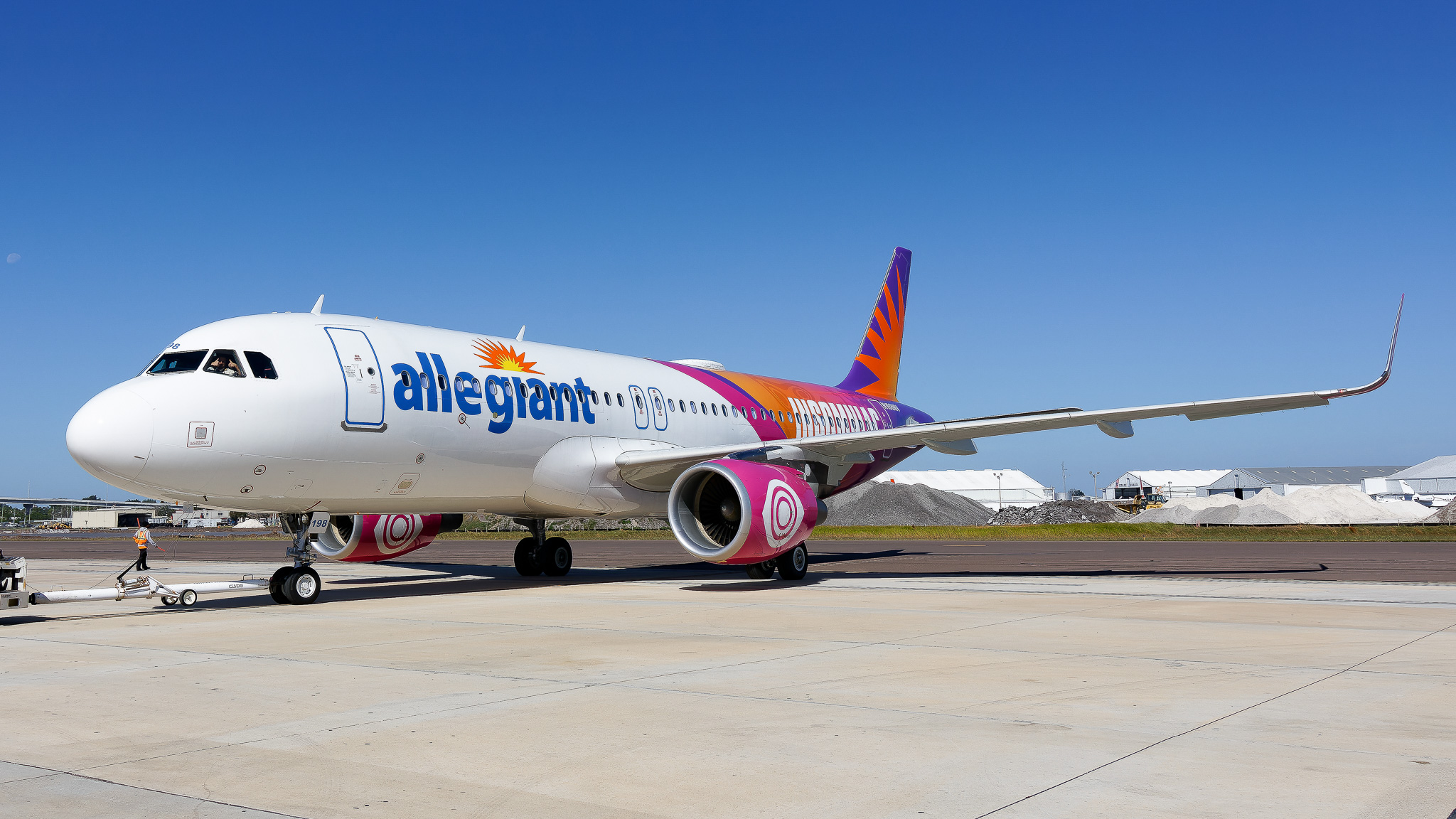 Full size: Allegiant Air Airbus A320 N198NV at St. Petersburg Clearwater International Airport